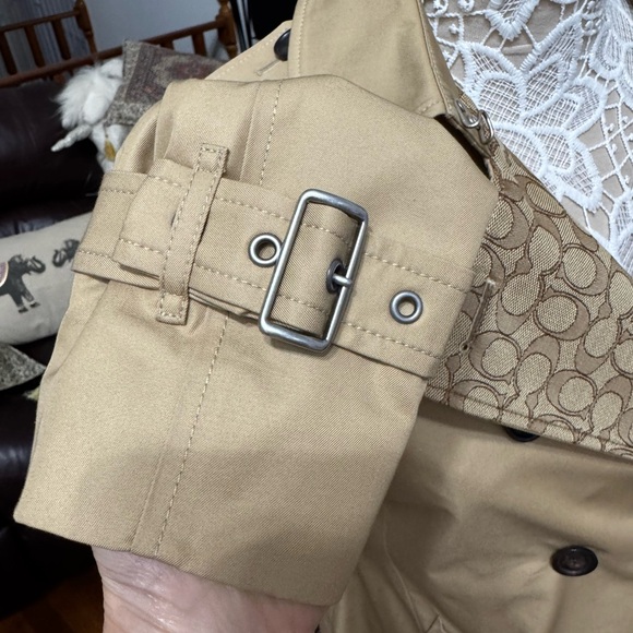 Coach signature Gold and Brown Trench Coat with Timeless Elegance NWT - Picture 6 of 8